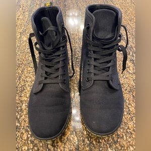 Dr. Martens Shoreditch size 6 Black canvas